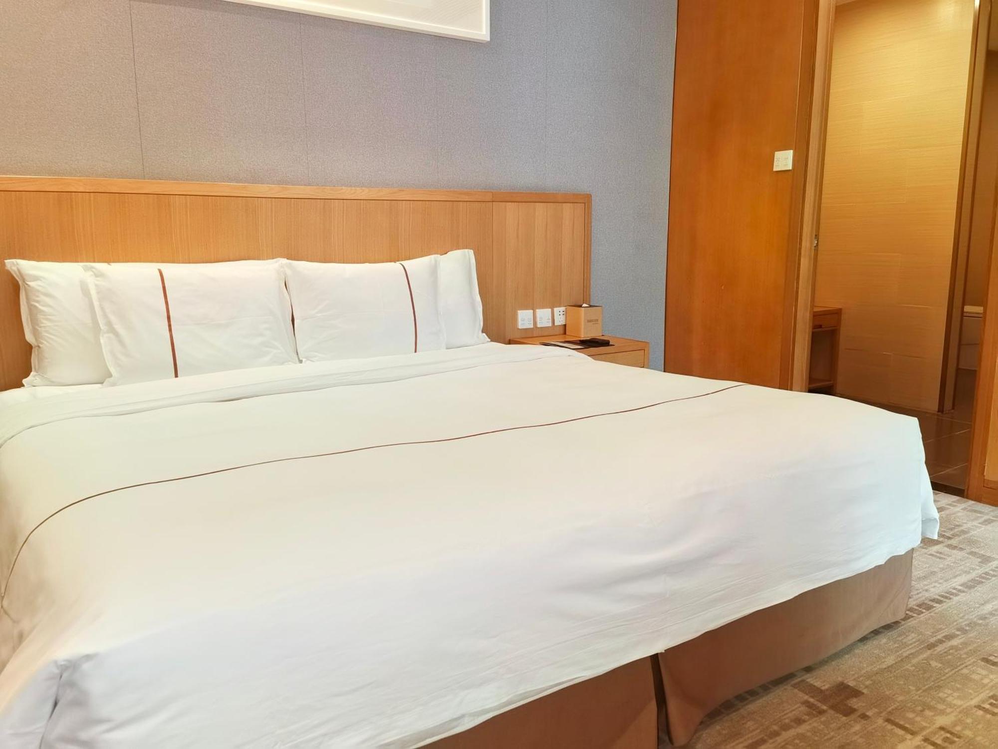 Holiday Inn Guangzhou Zhujiang New Town By Ihg Экстерьер фото